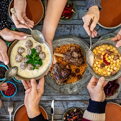 Le repas partage chez l-habitant